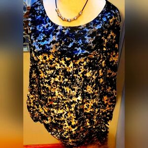 Chico's stylish tunic top. Size 2 with matching necklace
